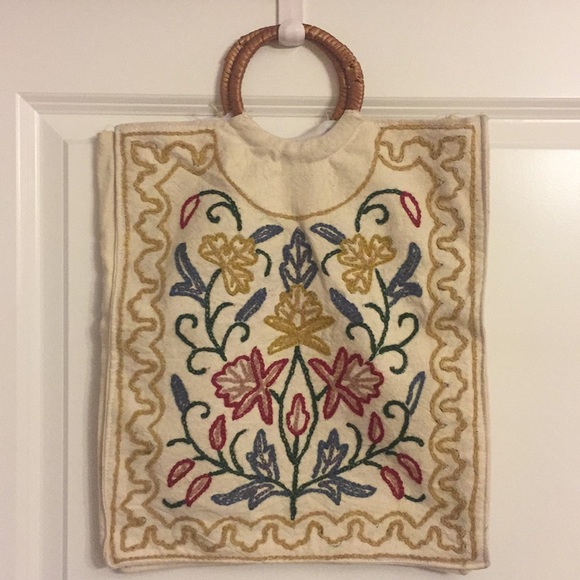 Pretty Floral embroidered bag from India - Picture 1 of 4